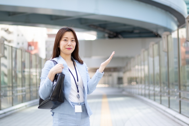 ぽっちゃり体型の女性がスーツを選ぶ際はポイントをおさえよう