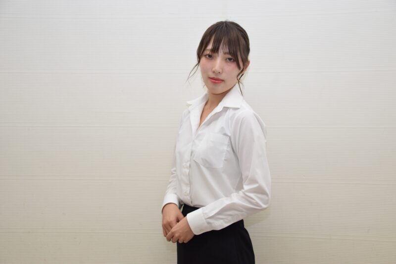 あなたは知っていますか?ノーネクタイでスーツを着るときの基本的なマナーとは!?のアイキャッチ画像