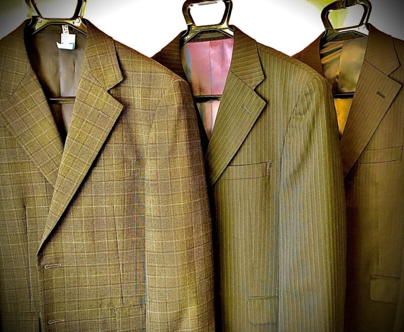 ネイビースーツはネクタイで雰囲気チェンジ！おすすめの組み合わせまで。のアイキャッチ画像
