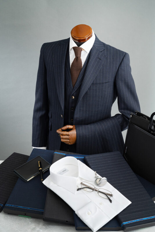 スーツを買うならどこがいい？オーダースーツ専門店「SADAのオーダースーツ」をご紹介。のアイキャッチ画像