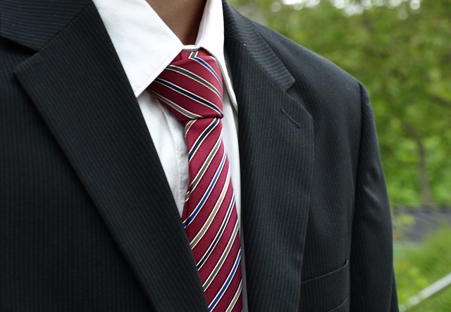 ネクタイにおける結び方の種類とおすすめのネクタイとは？のアイキャッチ画像