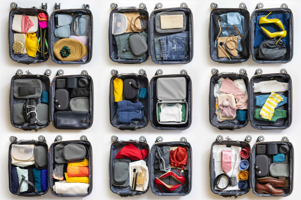 スーツの持ち運びが快適に!?おすすめアイテムや正しい運び方や袋への入れ方を徹底解説!-オーダースーツSADAのアイキャッチ画像