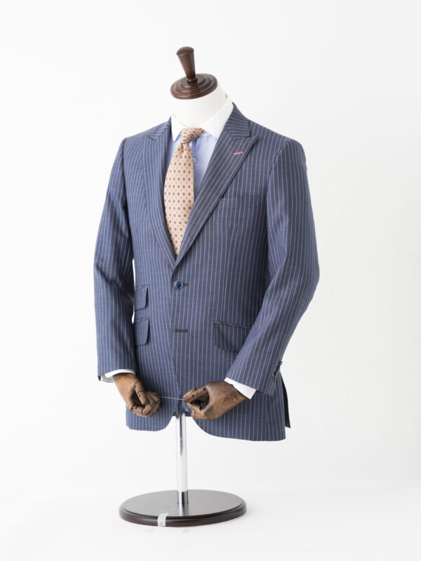 いつものスーツに秋冬のスパイスを。ネクタイを主役にしたビジネスコーデ。のアイキャッチ画像
