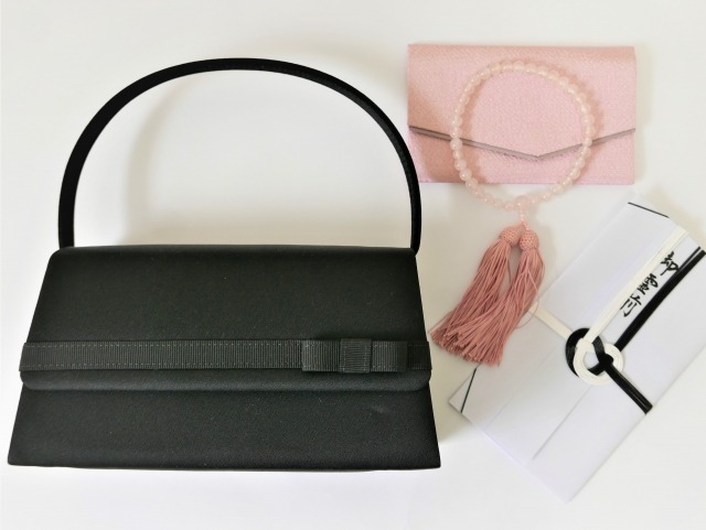 喪服に合わせる小物・靴・バッグの選び方