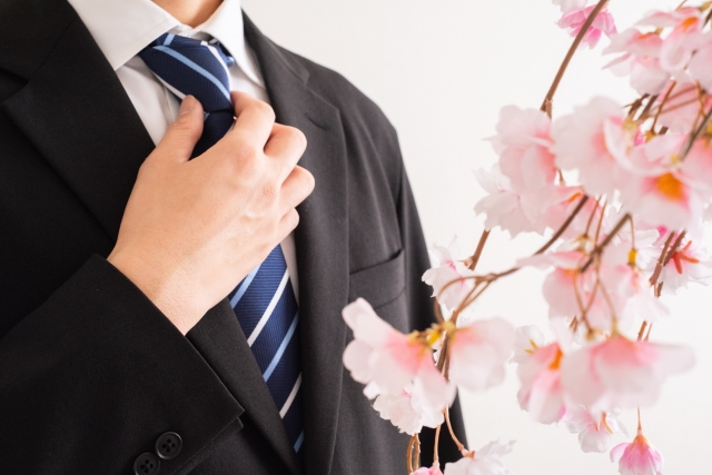 <strong>スーツの正しい袖丈は？適切な着こなしやお直し方法を徹底解説</strong>のアイキャッチ画像