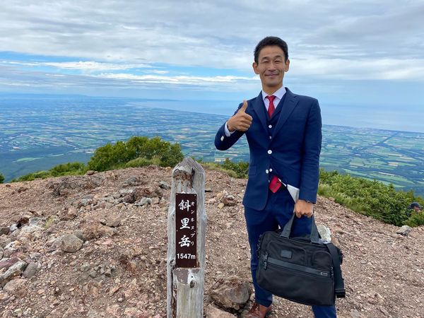 SADAのオーダースーツで、北海道の知床半島の付け根にある百名山、斜里岳の登頂に成功致しました!のアイキャッチ画像