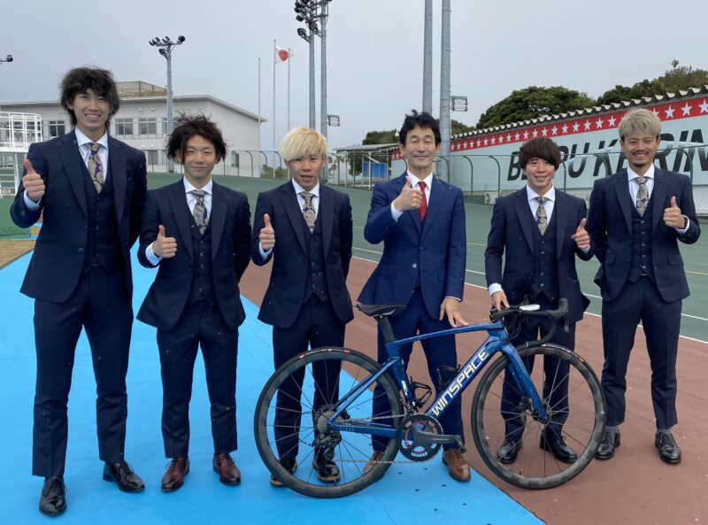 スパークル大分さんのご協力で、別府競輪場で、オーダースーツで自転車レースをさせて頂きました!のアイキャッチ画像