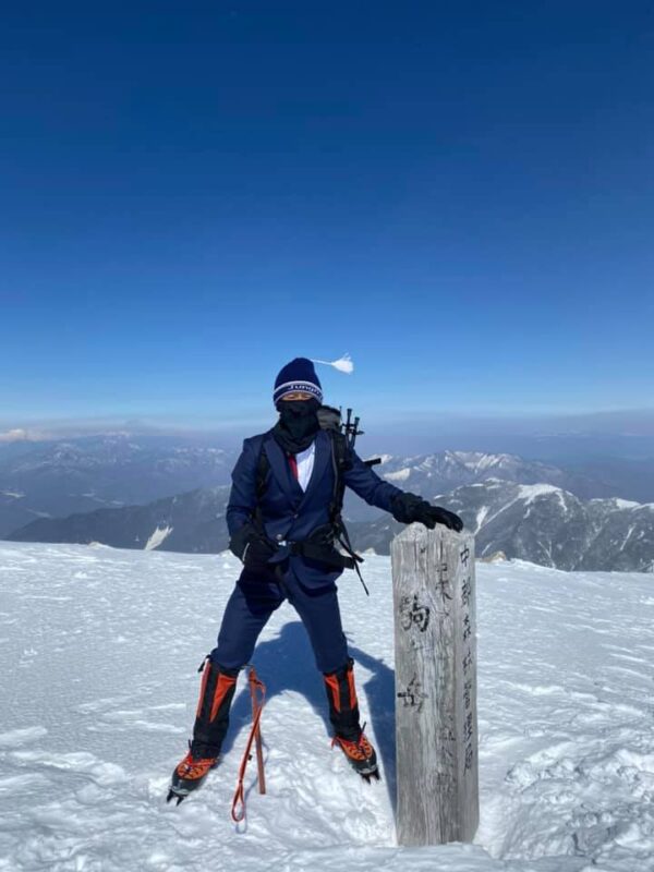 SADAのオーダースーツで、厳冬期の金峰山(標高2,599m、日本100名山)に挑んで参りました!のアイキャッチ画像