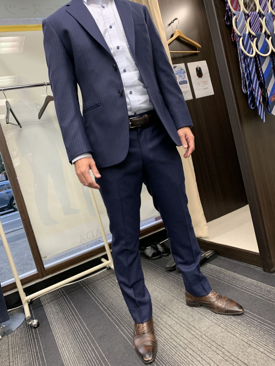 ネイビー×ストライプ WOOL100%素材シングルスーツ-大阪谷町店 ネイビー×ストライプ WOOL100%素材シングルスーツ-大阪谷町店