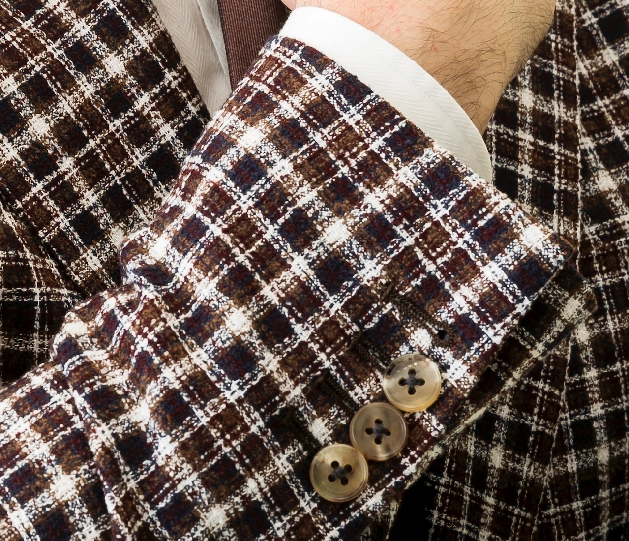 ツイードスーツとは?冬に選ばれる理由や特徴