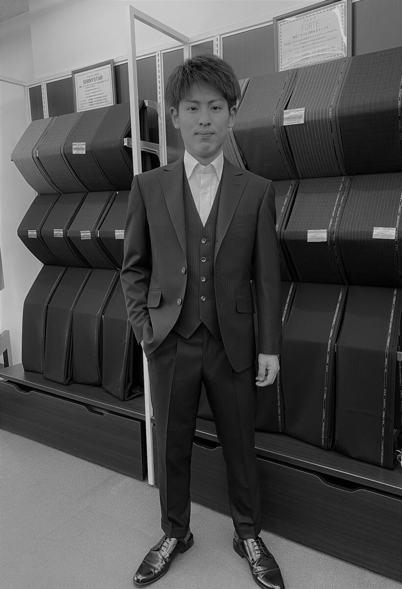ビジネスに最適なネイビーストライプのスーツ-福岡呉服町店スーツ 