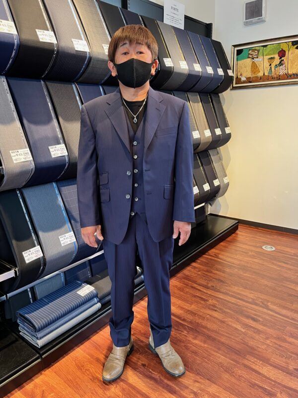 光沢感が特徴のイタリア生地で結婚式用スリーピース-福島郡山店スーツ ...