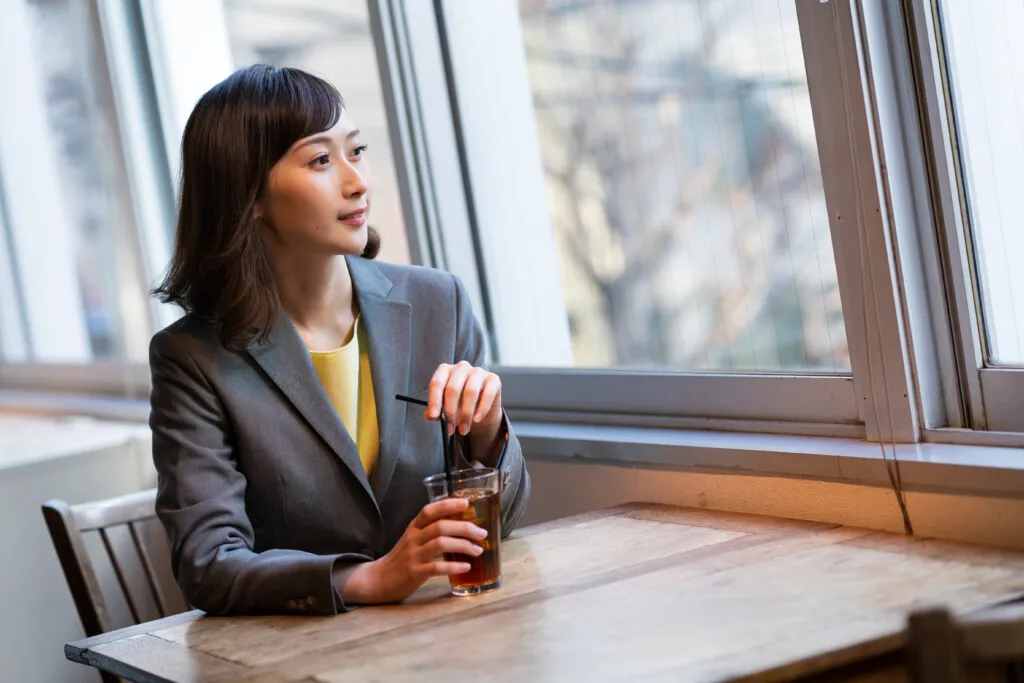 Woman with medium hair in a suit