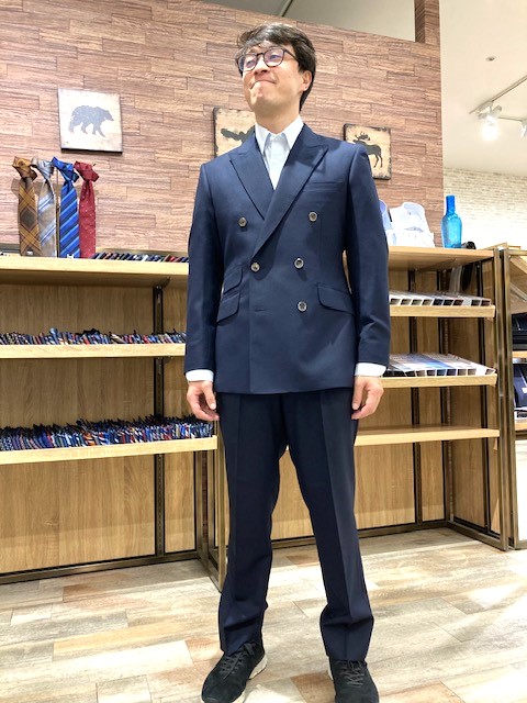 濃紺×ブリティッシュ調＝紳士の王道スタイル-札幌駅前通店スーツ 