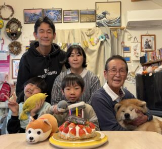 御先祖様たちと、秋田犬みぃちゃんの、年内最後のお墓参りに、家族で行って来ました。のアイキャッチ画像