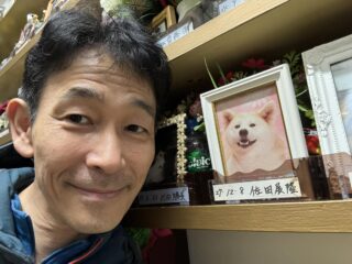 御先祖様たちと、秋田犬みぃちゃんの、年内最後のお墓参りに、家族で行って来ました。のアイキャッチ画像