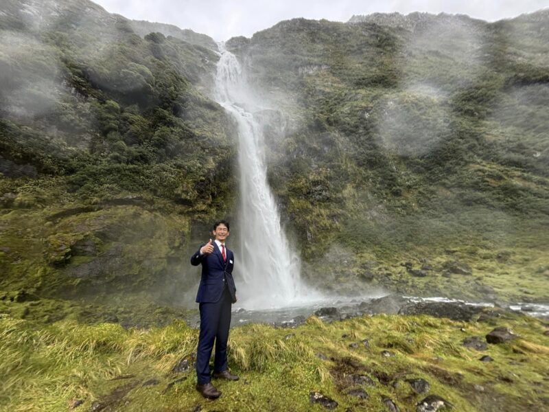 標高差ニュージーランド最大「サザーランドの滝」の裏側にSADAのオーダースーツで侵入！のアイキャッチ画像