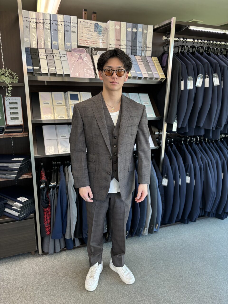 ブラウンチェックのお洒落スリーピース-仙台駅前店スーツ ブラウンチェックのお洒落スリーピース-仙台駅前店スーツ