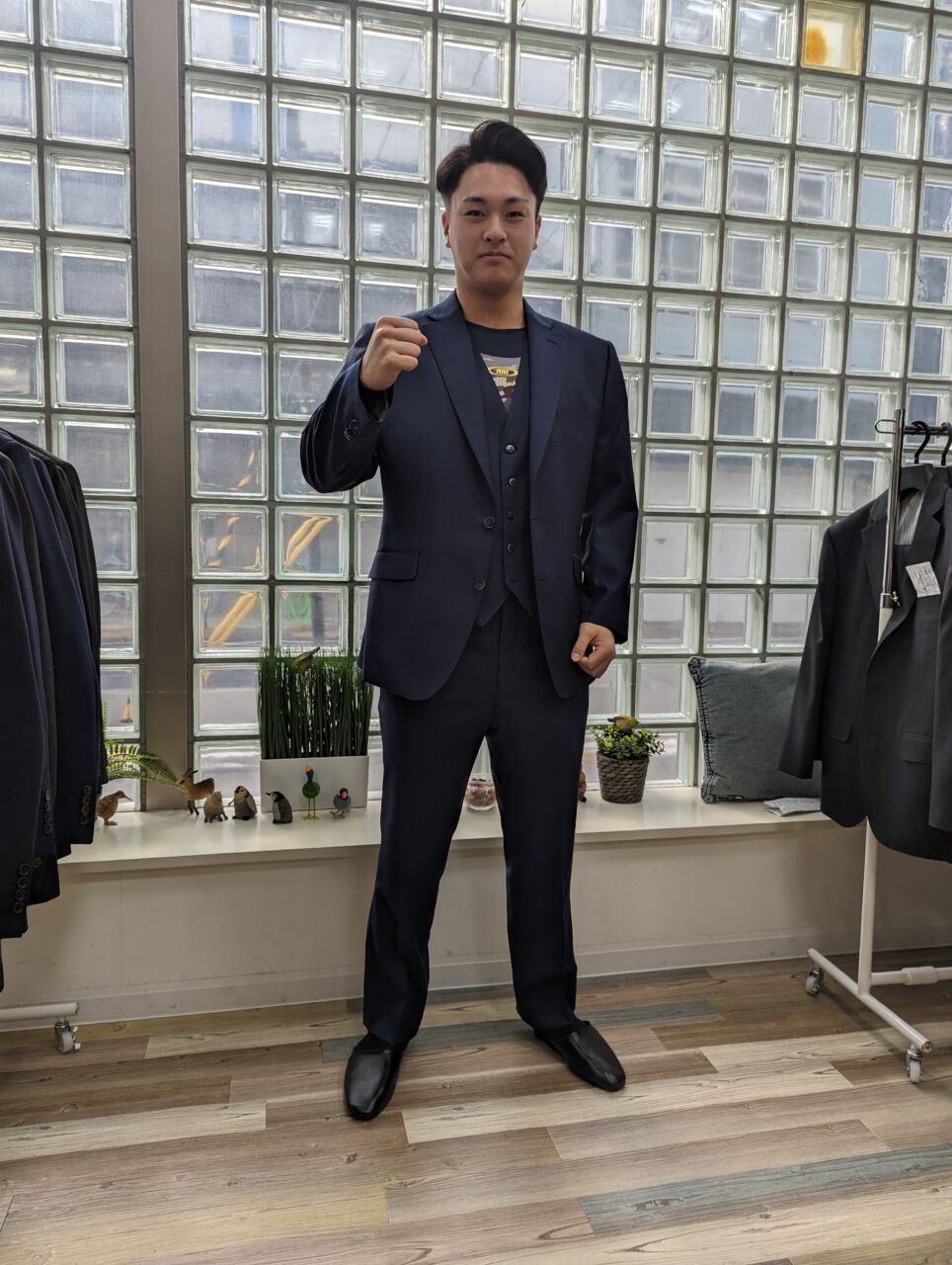 シャイニーなネイビースーツ-富山店スーツコレクション-オーダースーツSADA