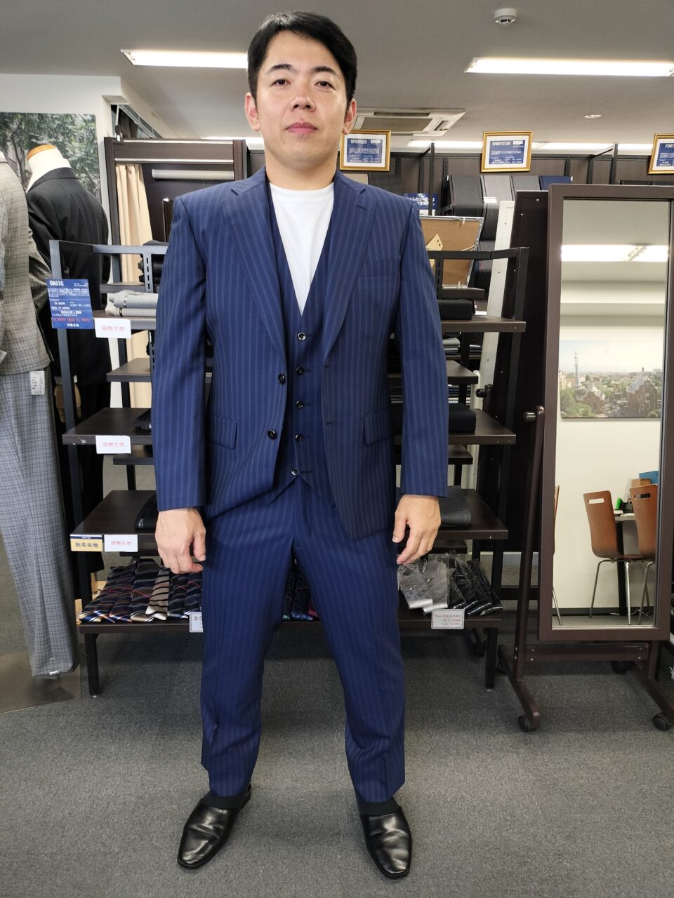 ネイビーストライプ 3つ揃えスーツ-大阪心斎橋店スーツ ネイビーストライプ 3つ揃えスーツ-大阪心斎橋店スーツ