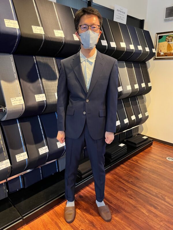 爽やかなブルーストライプでスリムスタイルのアイキャッチ画像