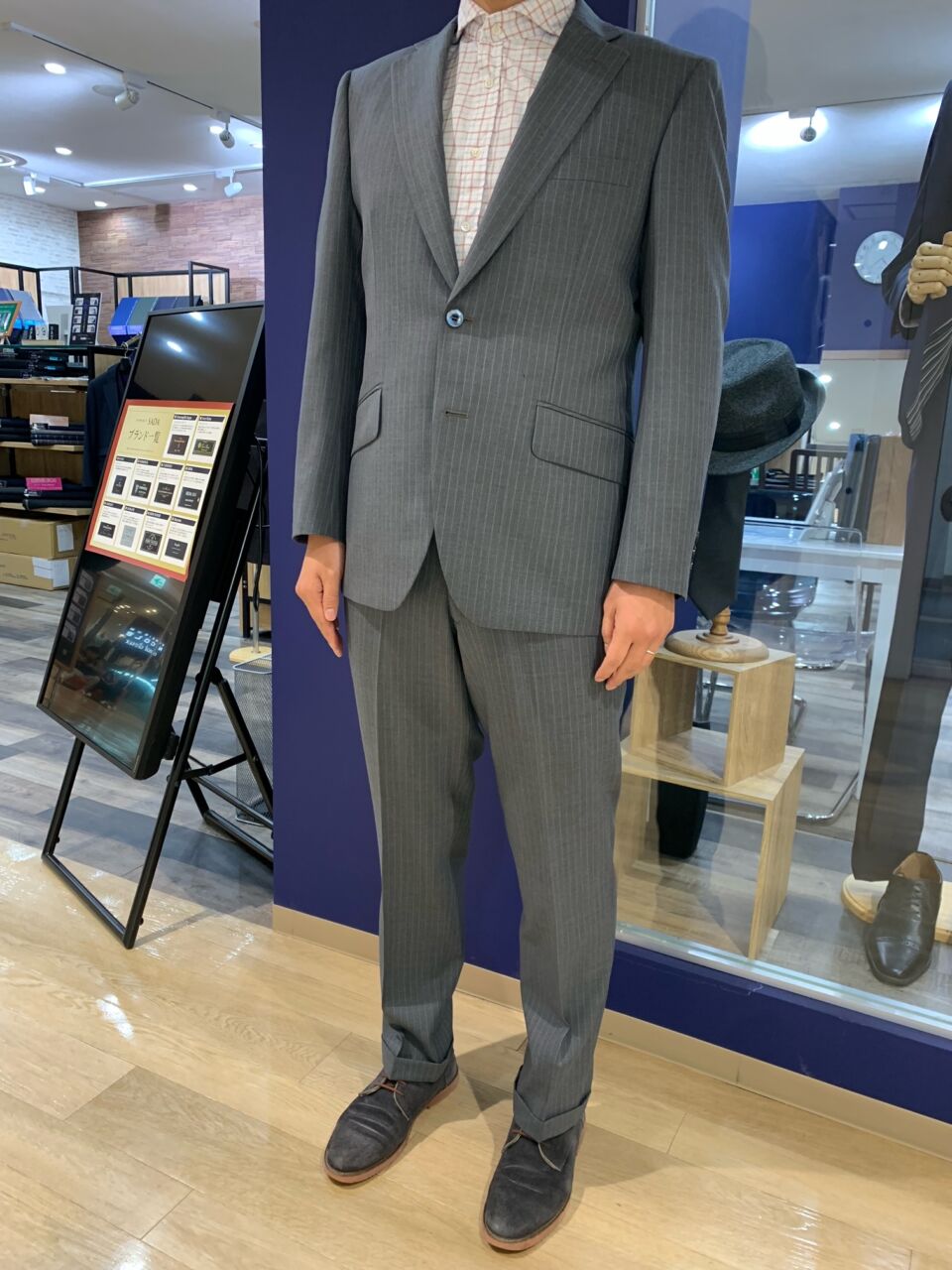 ブルーがアクセントのグレーストライプスーツ-松本店スーツ