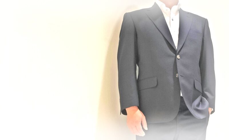 2314 王道のネイビースーツのアイキャッチ画像