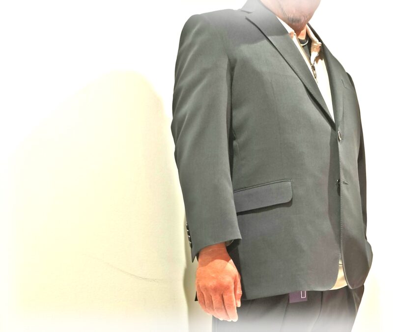 2345 美しくモダンなサマースーツのアイキャッチ画像