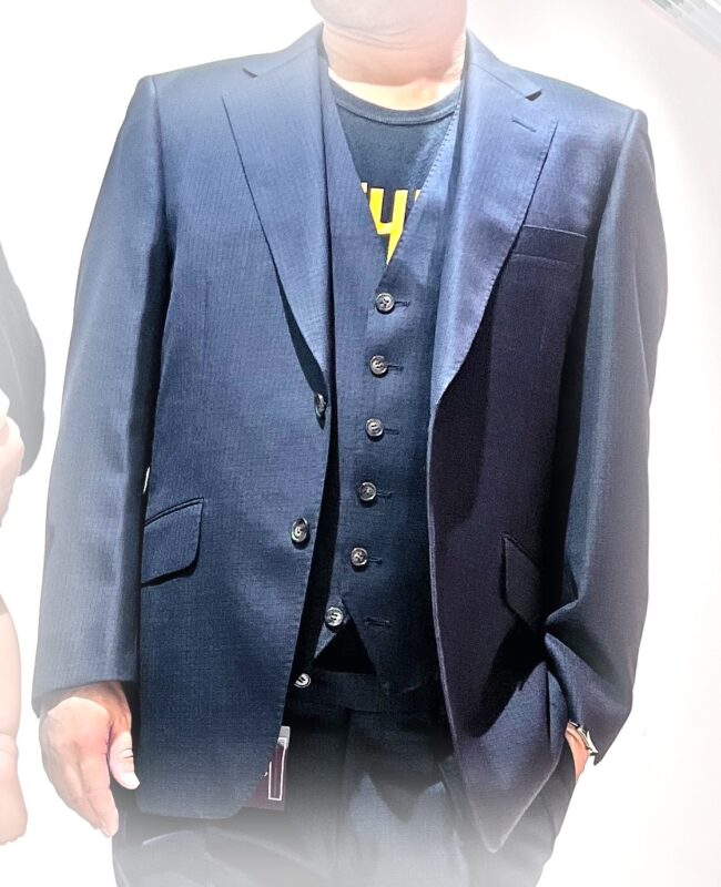 2331 王道のダークネイビースーツのアイキャッチ画像