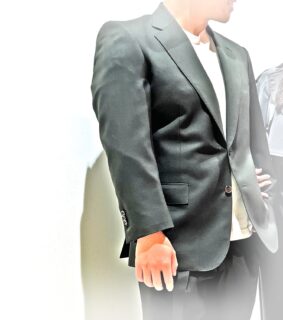 2333 モダンなグリーンスーツの画像