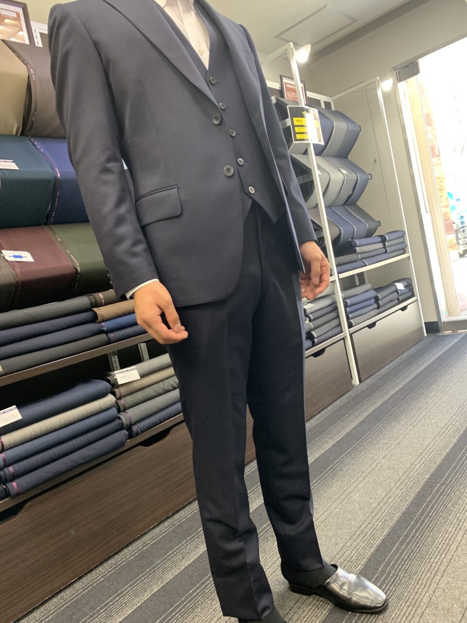 ダークネイビー×無地 シングルスリーピース-大阪谷町店スーツ ダークネイビー×無地 シングルスリーピース-大阪谷町店スーツ