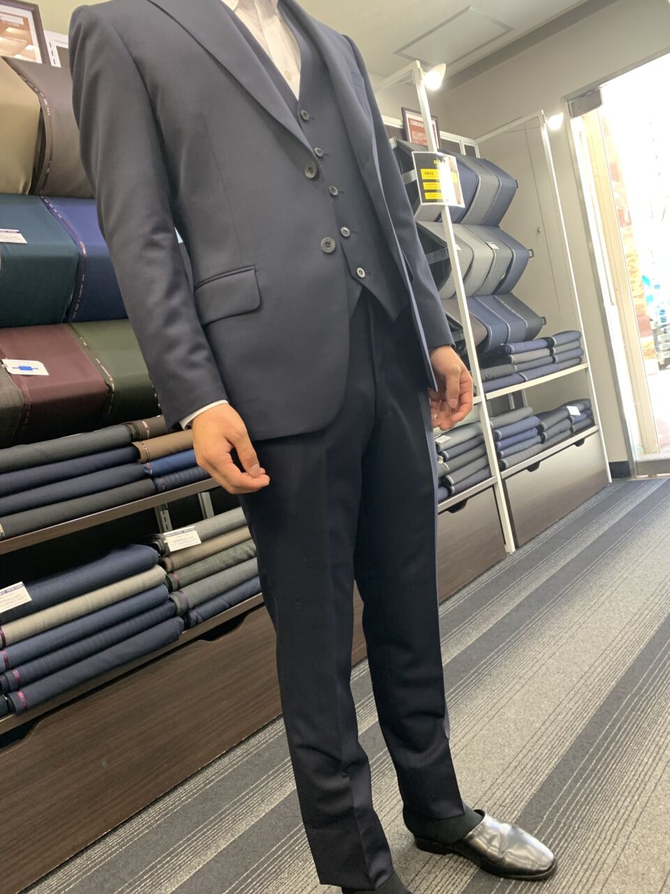 ダークネイビー×無地 シングルスリーピース-大阪谷町店スーツ ダークネイビー×無地 シングルスリーピース-大阪谷町店スーツ
