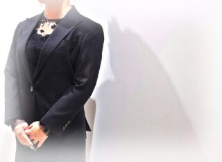 2326 王道のブラックスーツの画像