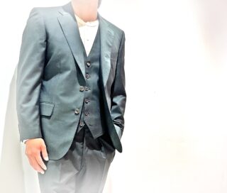 2341 モダンなグリーンスーツの画像