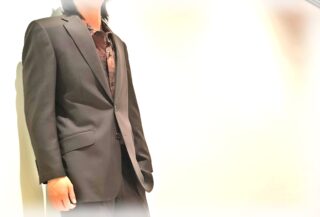 2348 モダンなブラウンスーツの画像