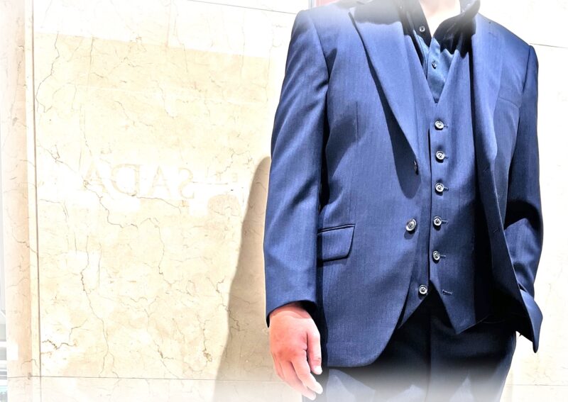 2353 王道のダークネイビースーツのアイキャッチ画像