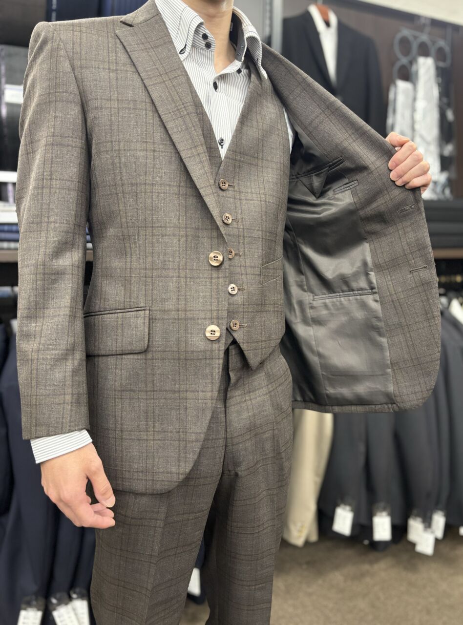 ✨美品✨ブレザーズバンクドットコム　3ピーススーツ　レダ　本切羽　ブラウン　Ｌ ブラウン×チェックのスリーピース お洒落で爽やかに！-大阪江坂店