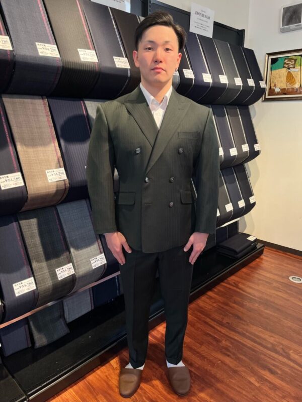 ダブルスーツのベスト付でお洒落な成人式用スーツのアイキャッチ画像