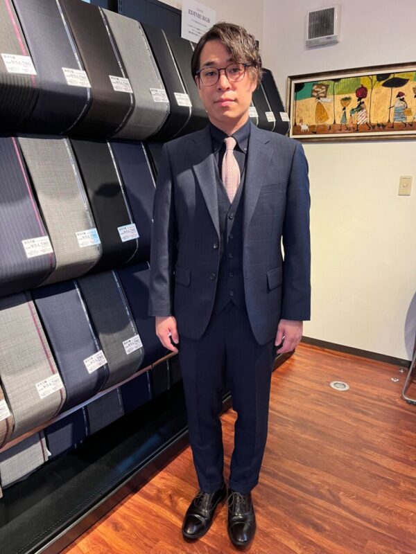 お洒落なチェック柄のスリーピースでスリムスタイルのアイキャッチ画像