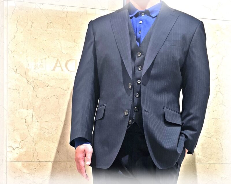 2378 ラグジュアリー感あるネイビーストライプのアイキャッチ画像