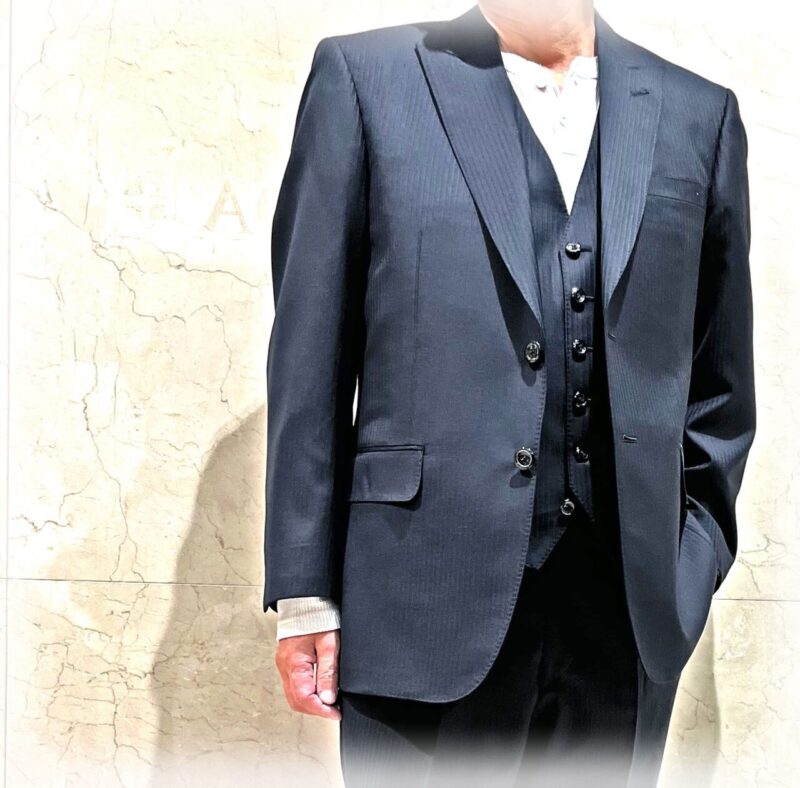 2375 イタリア・カノニコのラグジュアリー感抜群ブラックシャドーのアイキャッチ画像