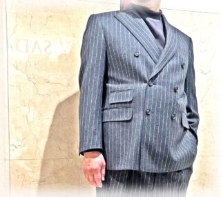 2364 イタリア・カノニコのウーステッドフランネル エレガントなチャコールグレーチョークストライプの画像