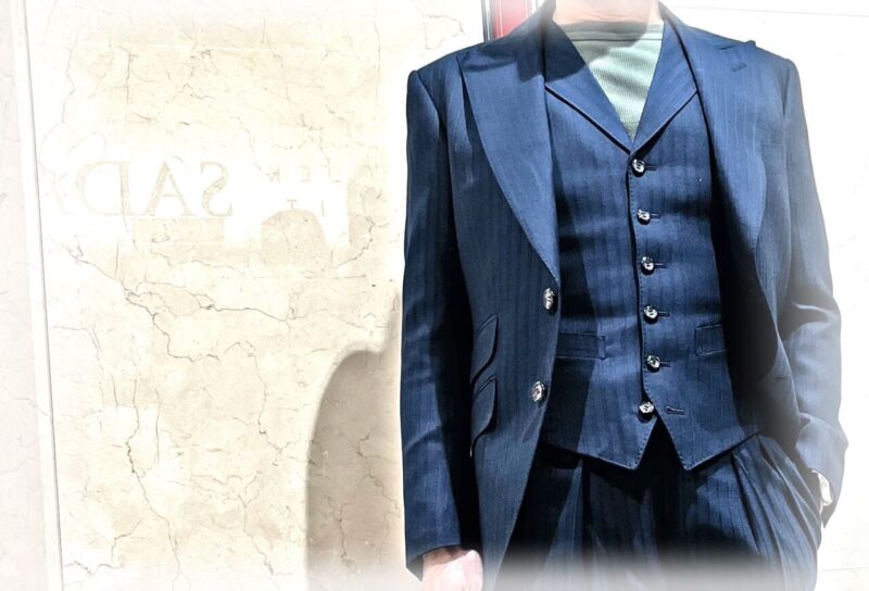 2432 ラグジュアリー感あるエメラルドブルーのアイキャッチ画像