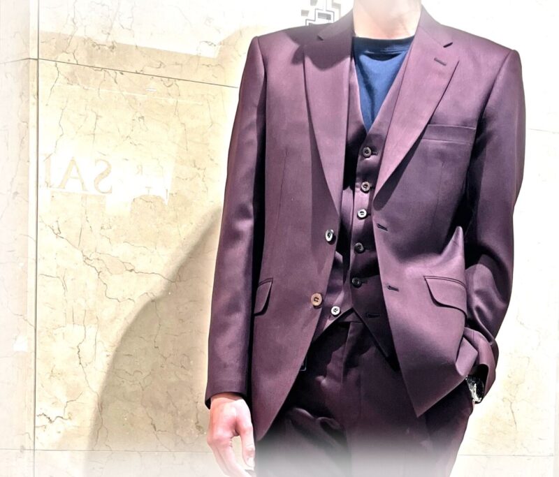 2403 モダンなボルドースーツのアイキャッチ画像