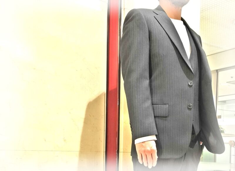 2427 落ち着いたチャコールグレーストライプのアイキャッチ画像