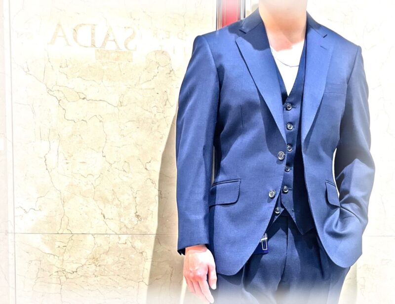 2453 王道のネイビースーツのアイキャッチ画像