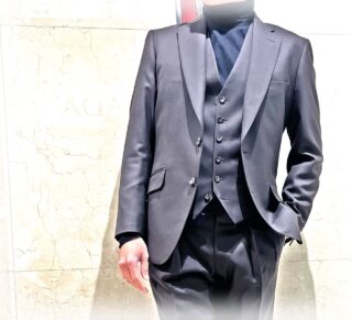 2418 モダンなブラウンスーツの画像