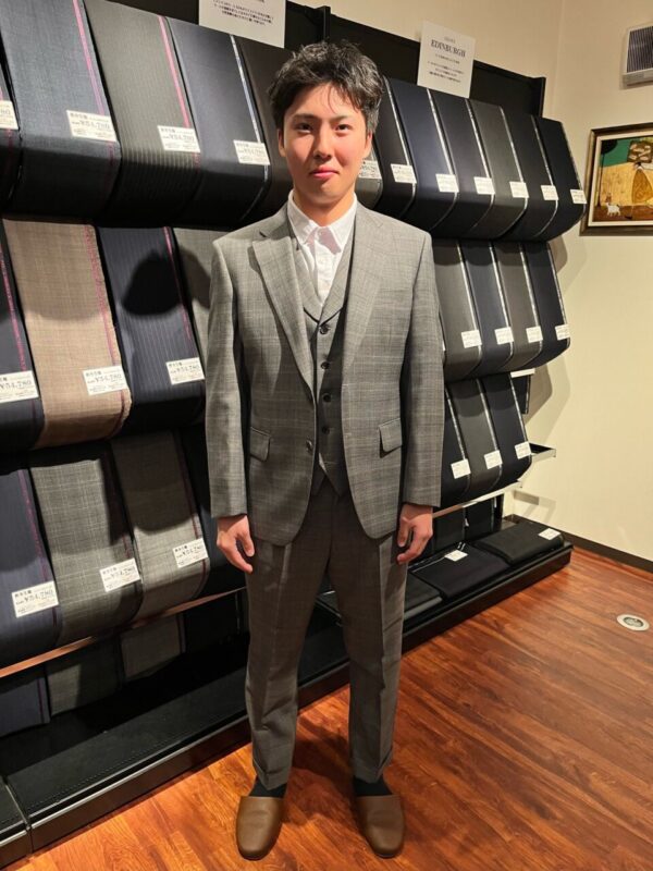 グレンチェックの襟付きベストでお洒落な成人式用スーツのアイキャッチ画像