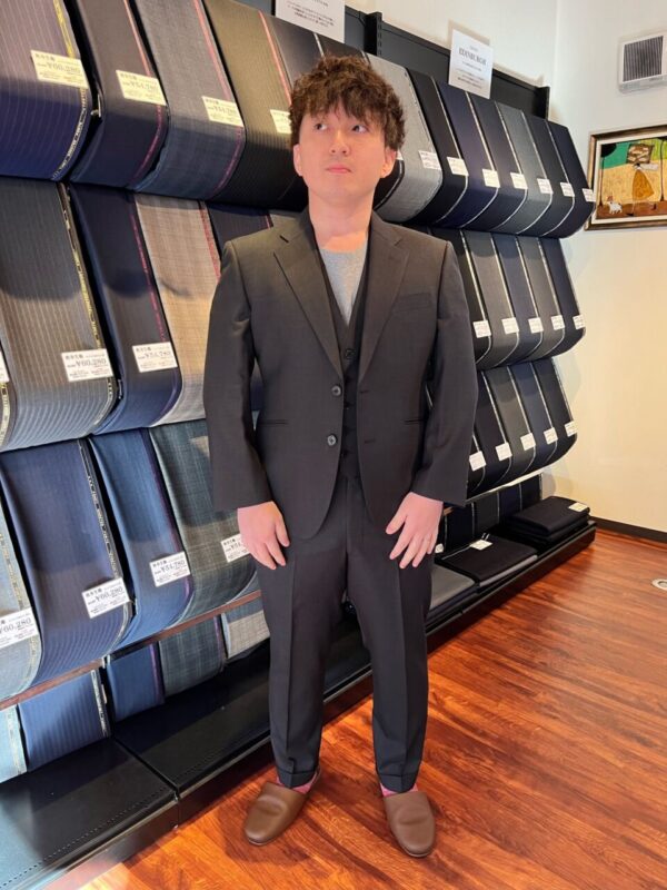 単品使いもしやすい無地チャコールグレーでスリーピースのアイキャッチ画像