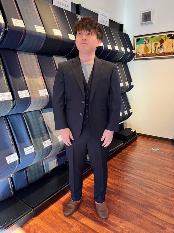 さりげない織柄で上品で落ち着いた1着のアイキャッチ画像